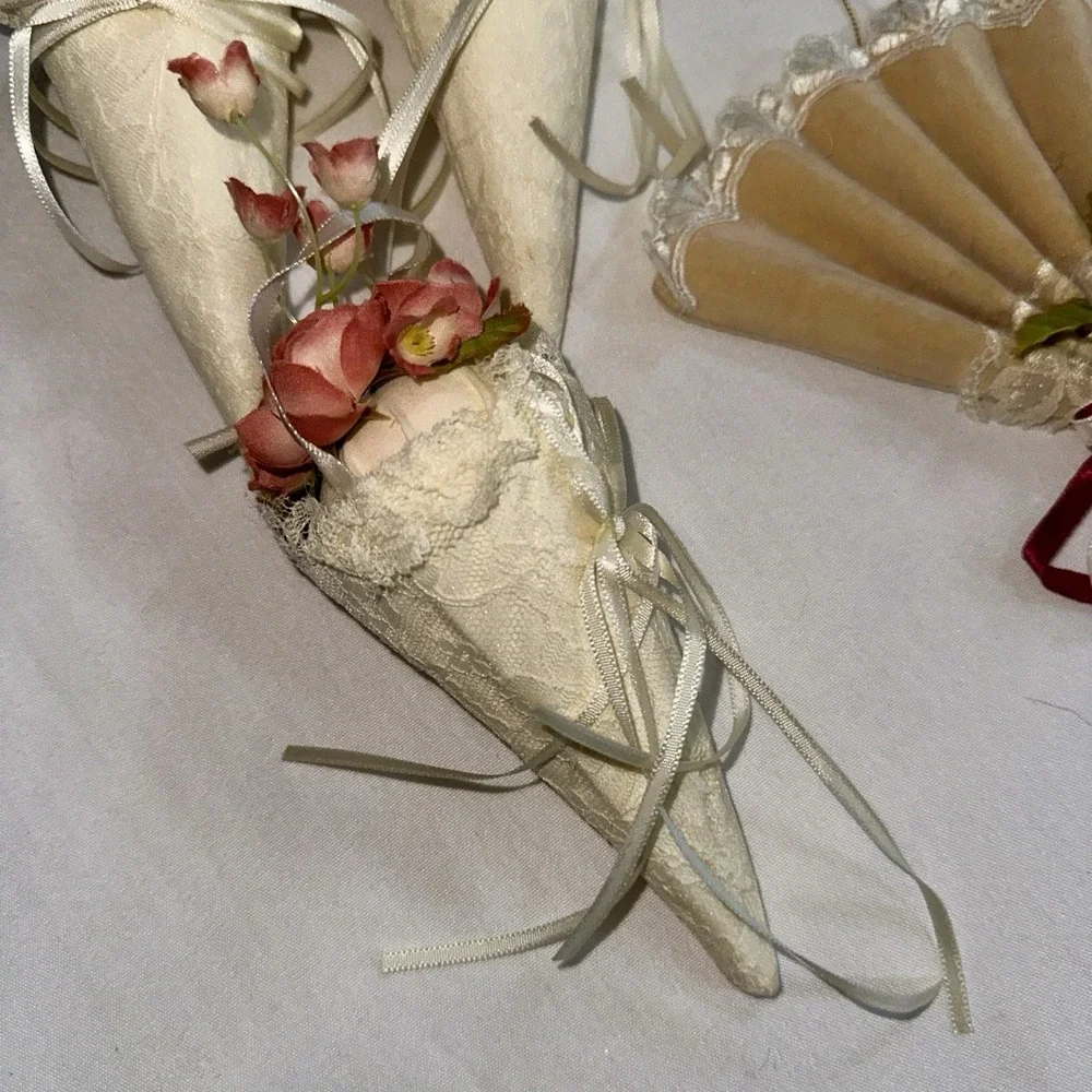Vtg‎ Victorian Style Set Of 7 Christmas Ornaments Velvet Lace Ribbon Cream Rose
